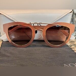 AQS Rose Gold Sunglasses Pouch, cloth cleaner all original! Excellent pre-owned!